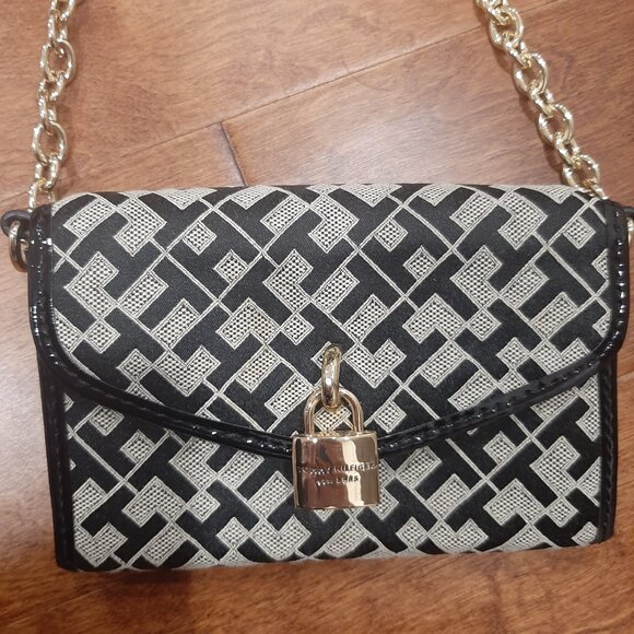Tommy Hilfiger new purse - Picture 3 of 3